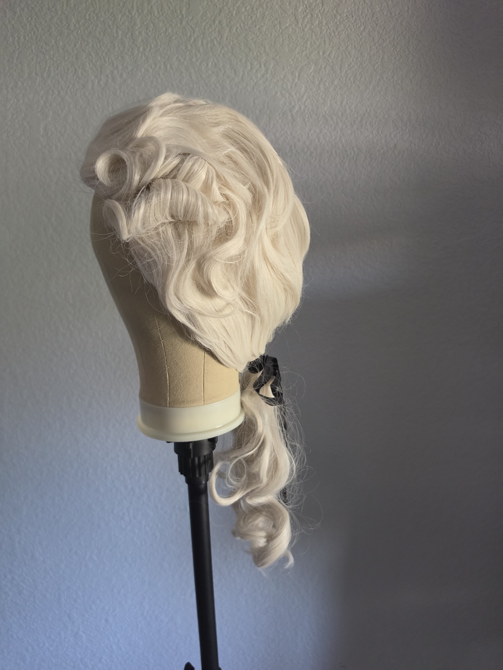 Mens Judge Colonial Wig with Glasses Long Blonde Powdered Wavy Wig Costume - Picture 10 of 13